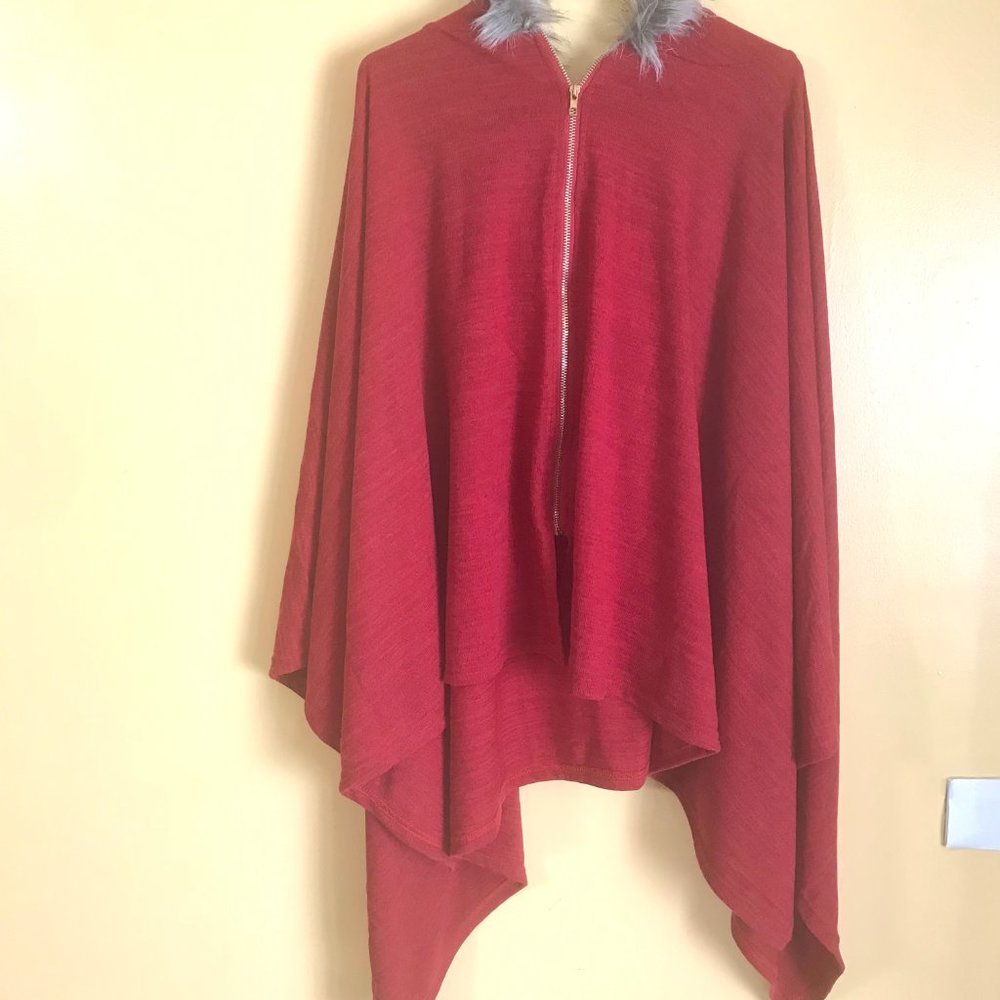 NWT NEXTMIA RED PONCHO, ZIP FRONT W/ FAUX FUR HOOD TRIM